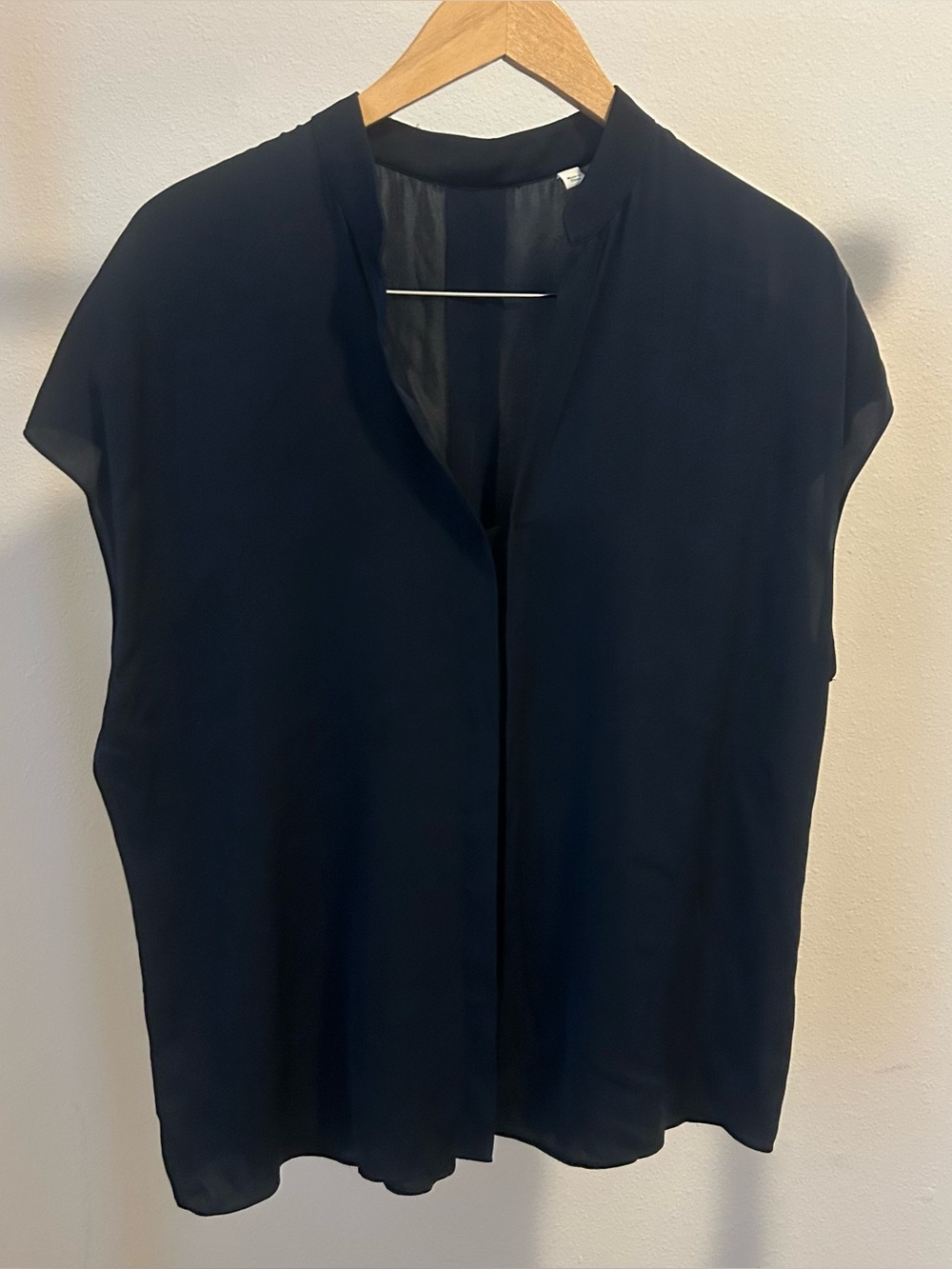Vince Women’s Medium Silk Blend Navy Short-Sleeve V-Neck Blouse